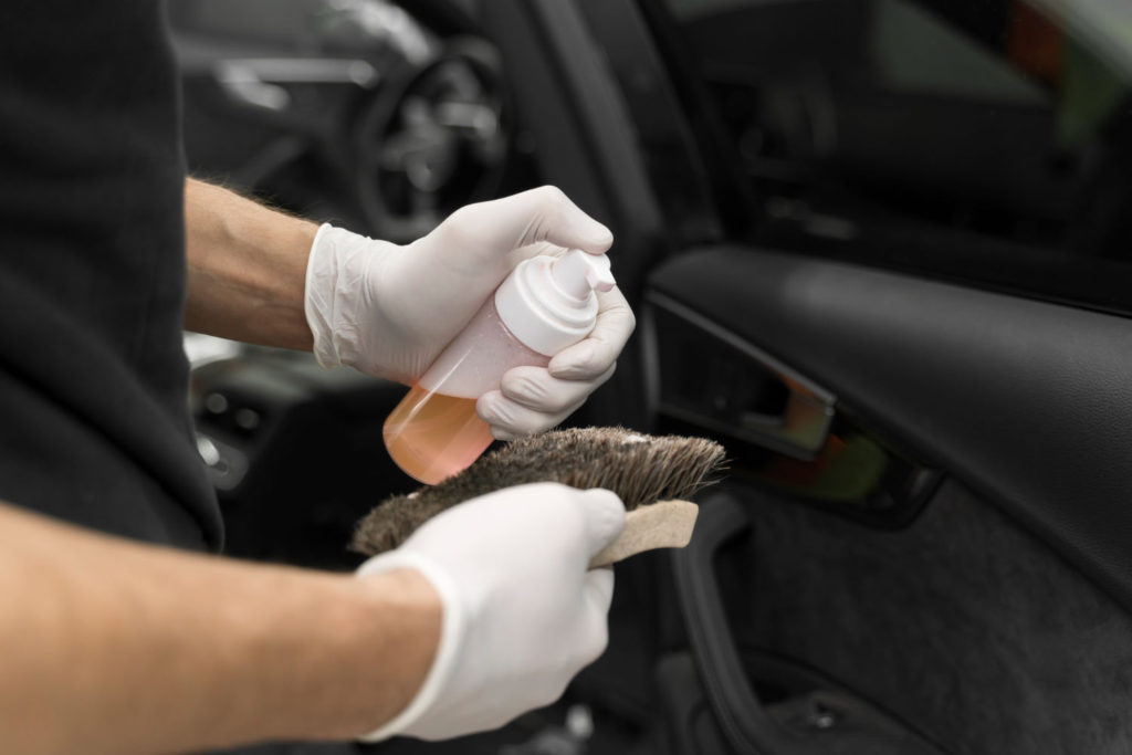 Car detailing to kompleksowa usługa czyszczenia oraz renowacji samochodu, którą interesuje się coraz więcej osób