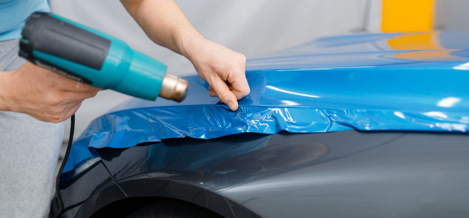 Folie ochronne na lakier samochodowy – zabezpiecz swój pojazd przed uszkodzeniami